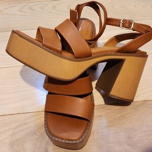 NEW Platform Sandals Caramel Brown Neutral REPORT size 9